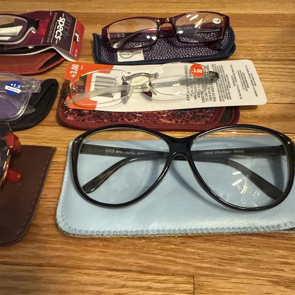 Lot Of 6 NWT Pairs Reading Glasses- includes 6 travel cases- Resellers Dream!